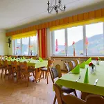 Am Waldesrand 3*