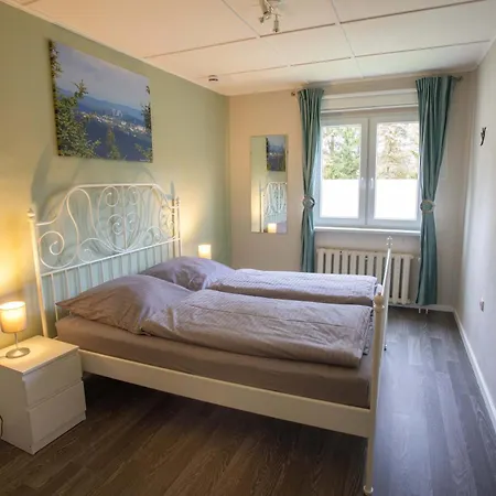 Am Waldesrand 3*