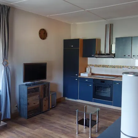 Am Waldesrand 3*
