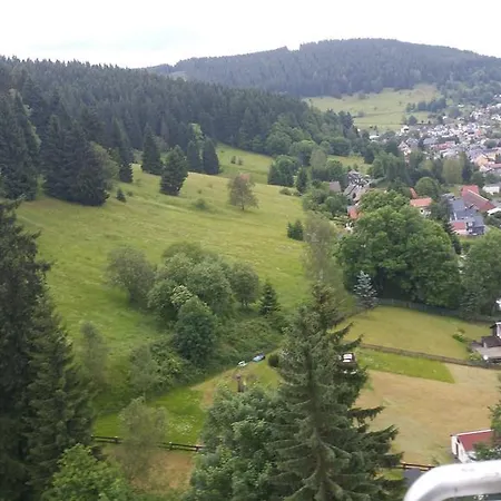 Am Waldesrand 3*