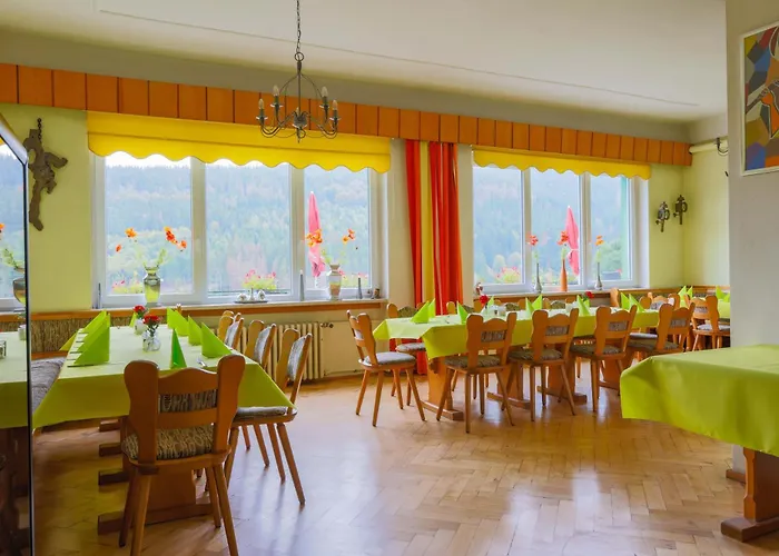 Am Waldesrand Konukevi